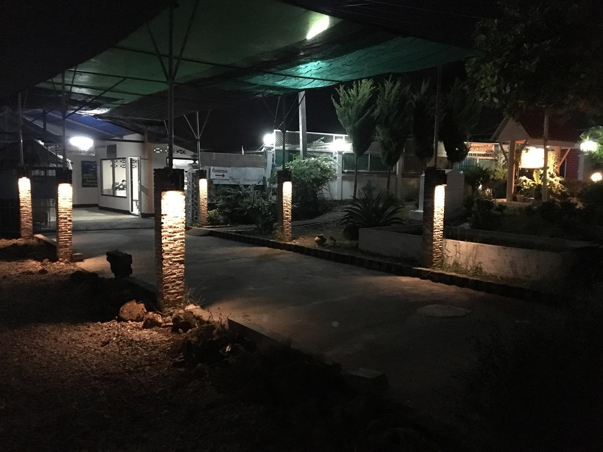 Sunshine Guesthouse Mae Sot Exterior foto